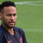 Neymar đáp trả CĐV PSG trên mạng xã hội