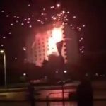 CĐV đốt pháo hoa giữa màn đêm cạnh khách sạn của đối thủ