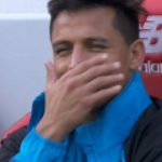 Sanchez cười cợt khi Arsenal bị Liverpool vùi dập