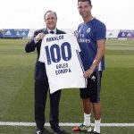 Chủ tịch Real tặng áo số 100 cho Ronaldo