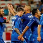 Hậu vệ phản lưới 'đẹp mắt', Uruguay thua đậm Italy