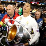 Ronaldo: 'Những kẻ chỉ trích tôi nên xếp đàn vào hộp'