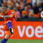 Sneijder vượt Van der Sar, lập kỷ lục khoác áo tuyển Hà Lan