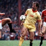 Liverpool bị chê giống Man Utd thập niên 1980