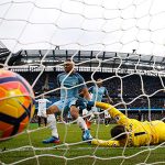 HLV Swansea trách trọng tài tiếp tay cho Man City thắng trận