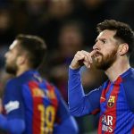 Messi tặng màn chia vui 'nghe điện thoại' cho cháu