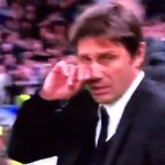 Conte thẫn thờ nhận tin Tottenham thắng trận