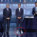 Griezmann bị châm chọc vì đi giày lạ trong gala UEFA