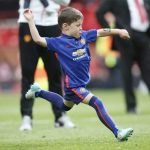Rooney và Carrick cho con theo học bóng đá tại Man Utd