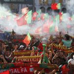 CĐV Bồ Đào Nha đại náo mừng đội nhà vô địch Euro 2016