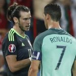 Bale cùng đồng đội nuốt nước mắt tạm biệt người hâm mộ