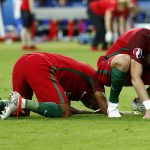Pepe nôn ngay tại sân sau chiến thắng của Bồ Đào Nha