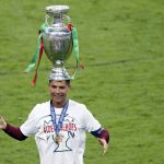 Ronaldo đội Cup lên đầu trong lễ mừng của Bồ Đào Nha