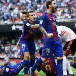 Messi văng tục với CĐV Valencia sau khi ghi bàn