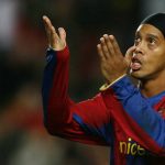 Barca ký hợp đồng lần hai với Ronaldinho