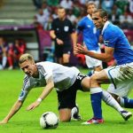 Klose: ‘Hậu vệ Italy rất giỏi trò kéo áo’