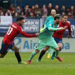 Messi trở thành cứu tinh, giúp Barca bám đuổi Real