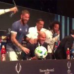 Cầu thủ Real đổ nước lên đầu Zinedine Zidane