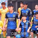 Lương Xuân Trường lần đầu đá chính ở Incheon United