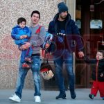 Messi, Suarez cùng đến trường đón con trong ngày nghỉ