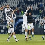 Juventus quật ngã Man City, soán ngôi đầu