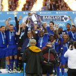 Ranieri được học trò trao vương miện ngày Leicester đăng quang