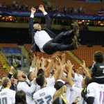 Zidane được tung hô, Ronaldo tạo dáng mừng chiếc Cup thứ ba