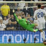 Tây Ban Nha 2-0 Anh: Joe Hart làm nền tuyệt phẩm