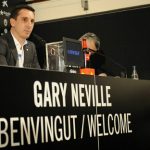 Gary Neville: 'Uy tín để đâu nếu không nhận việc ở Valencia'