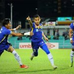 Cầu thủ Malaysia đá phạt, ghi bàn đẹp như truyện tranh