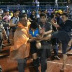 Thái Lan cấm thi đấu ba năm với CLB để CĐV đánh trọng tài