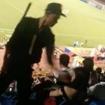 CĐV nữ bị cảnh sát cơ động tát vì 'bỏ nhà đi xem bóng đá'