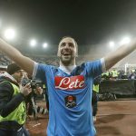 Higuain giúp Napoli trụ vững trên đỉnh Serie A