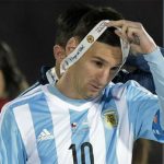 Messi văng tục khi đáp trả làn sóng chỉ trích