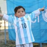 Messi giúp cậu bé người Afghanistan hoàn thành giấc mơ