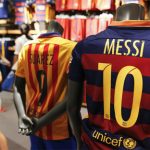 Áo bóng đá của Messi bán chạy nhất năm