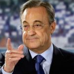 Chủ tịch của Real đối đáp với CĐV Barca