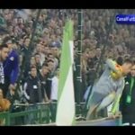 Khán giả phun nước bọt về phía Ronaldo