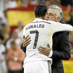 Ronaldo bầu giải HLV hay nhất cho thầy cũ Ancelotti