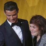 Mẹ Ronaldo muốn con trai tái hợp Man Utd