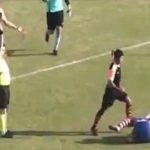 Cầu thủ bị cắt hợp đồng sau cú đá trút giận vào đối phương