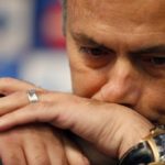 Mourinho vẫn bị phạt dù nhận 'dốt' tiếng Anh