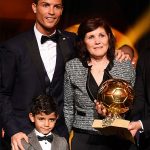 Mẹ của Ronaldo khó chịu khi cháu nội hỏi về Messi