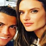 Ronaldo tình tứ bên cạnh siêu mẫu Ambrosio